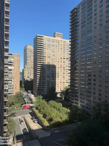 $969,500 | 140 West End Avenue, Unit 11B | Upper West Side
