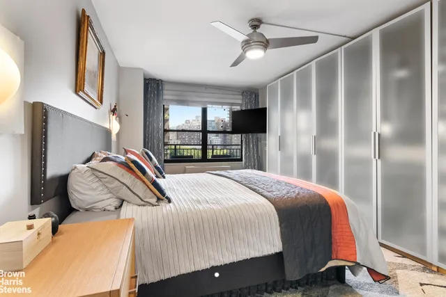 $969,500 | 140 West End Avenue, Unit 11B | Upper West Side