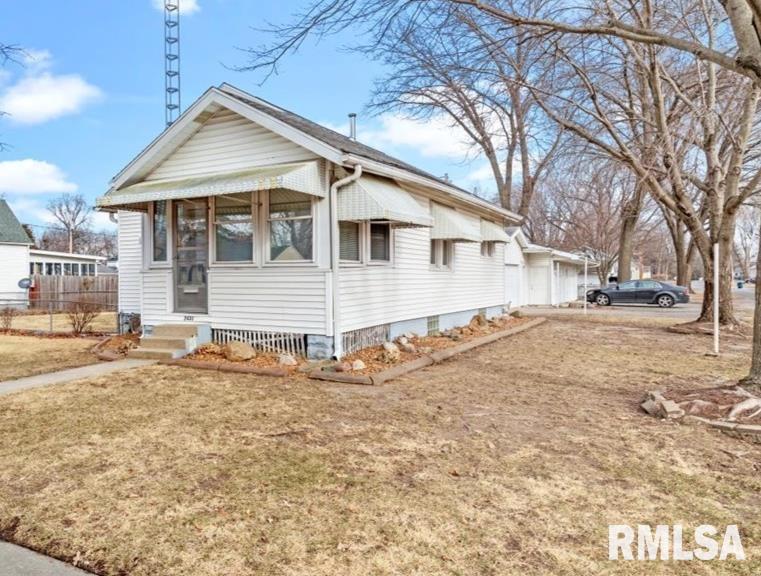 2430 South 12th Street Springfield, IL 62703 - Photo 1 of 23