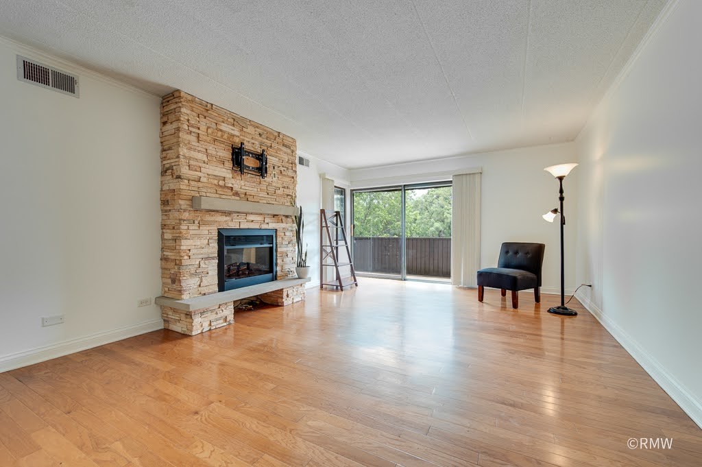 525 Timber Ridge Drive, Unit 306 Carol Stream, IL 60188 - Photo 3 of 26