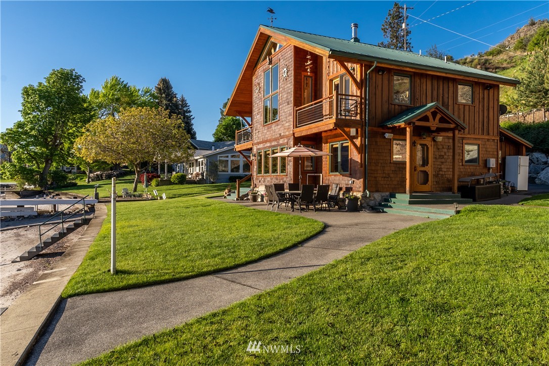 16048 South Lakeshore Road Chelan, WA 98816 - Photo 2 of 25 Gallery Image 2