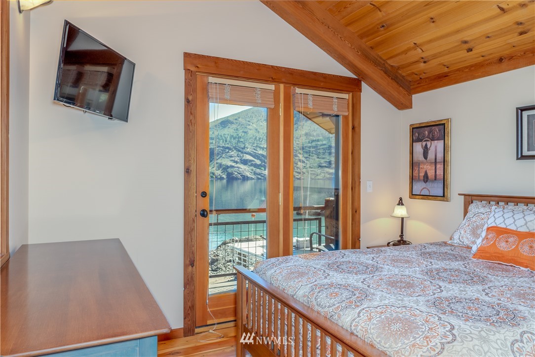 16048 South Lakeshore Road Chelan, WA 98816 - Photo 12 of 25 Gallery Image 12