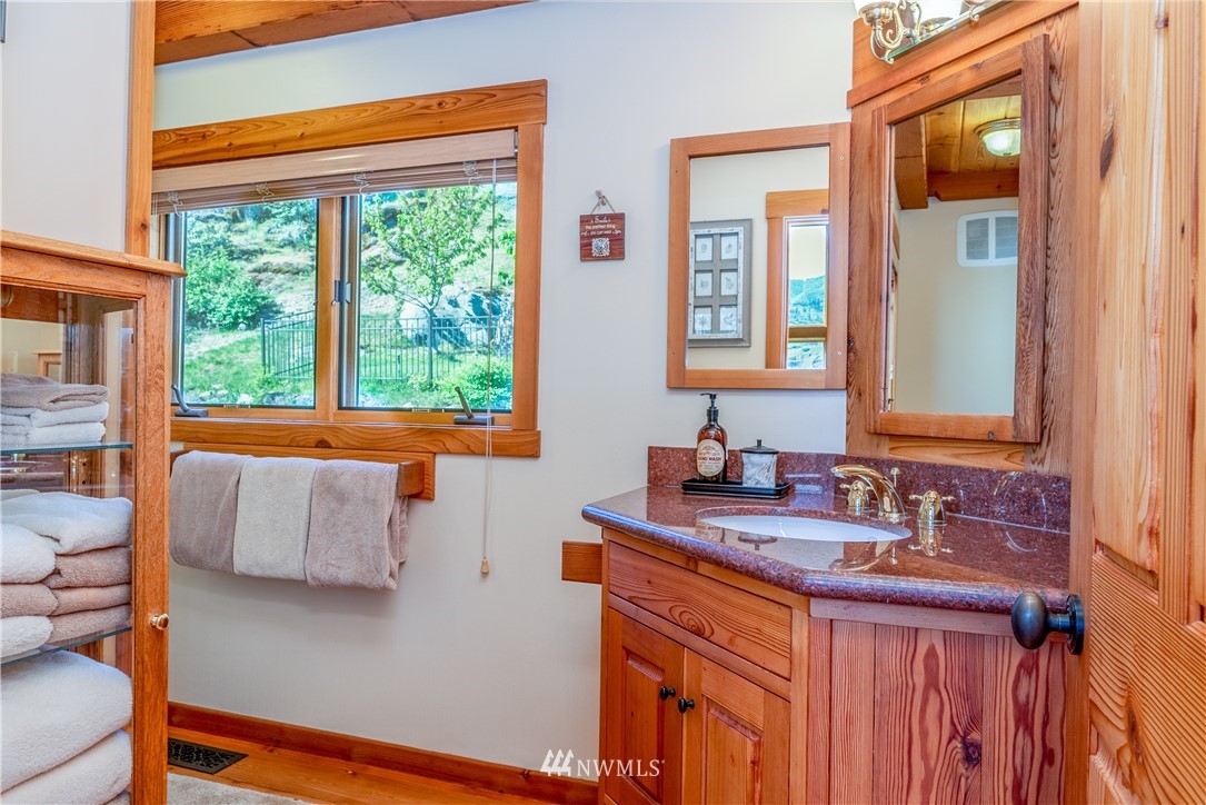 16048 South Lakeshore Road Chelan, WA 98816 - Photo 14 of 25 Gallery Image 14