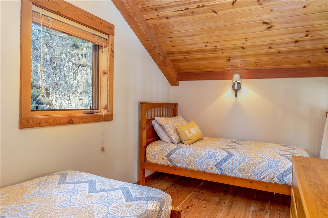 16048 South Lakeshore Road Chelan, WA 98816 - Photo 15 of 25 Gallery Image 15