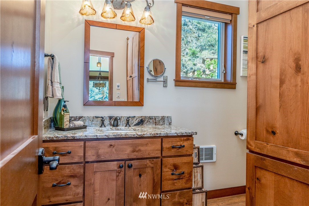 16048 South Lakeshore Road Chelan, WA 98816 - Photo 22 of 25 Gallery Image 22