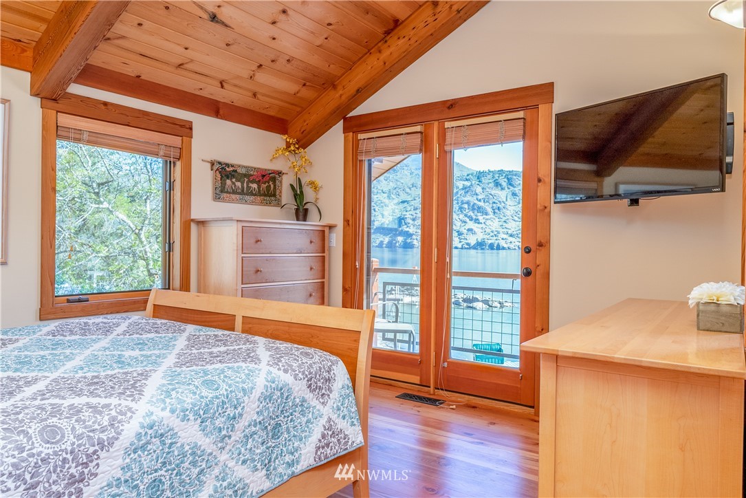16048 South Lakeshore Road Chelan, WA 98816 - Photo 10 of 25 Gallery Image 10