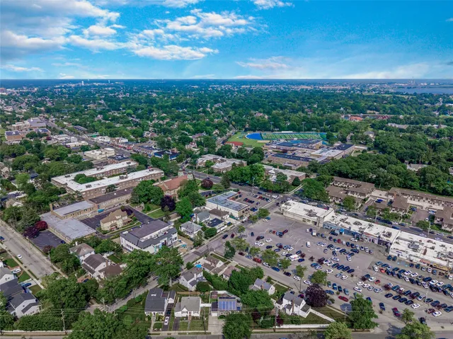 $750,000 | 72 Harris Avenue, Hewlett, NY 11557