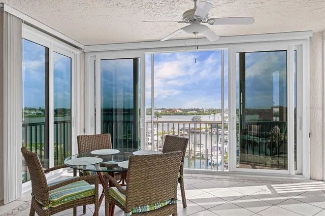 a view of a livingroom with furniture