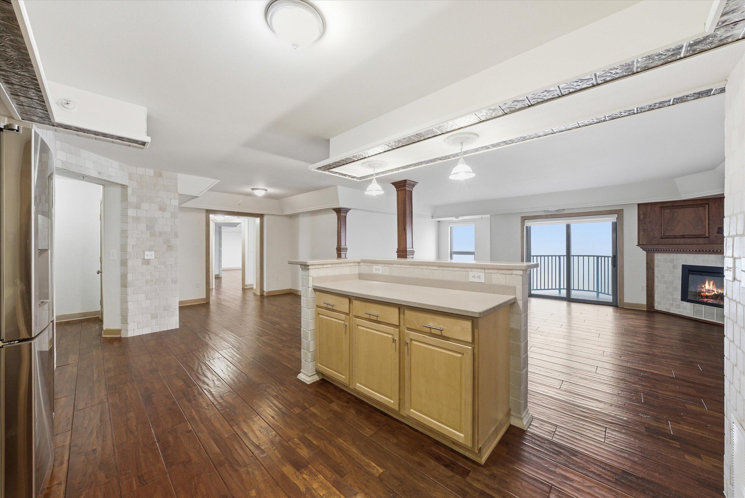 415 Lake Street, Unit 701 Port Washington, WI 53074 - Photo 11 of 31 Kitchen