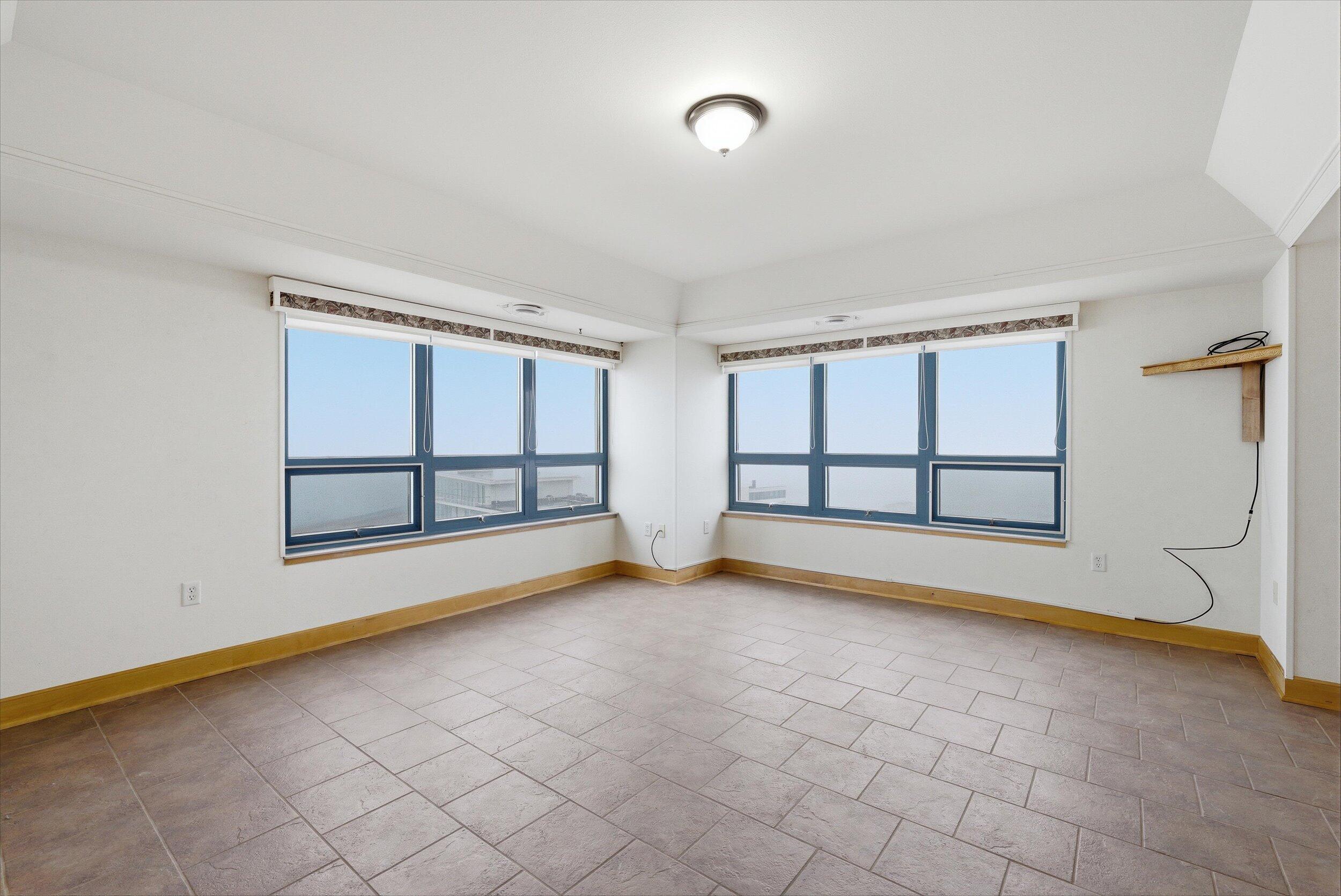 415 Lake Street, Unit 701 Port Washington, WI 53074 - Photo 17 of 31 Primary bedroomviews east and south