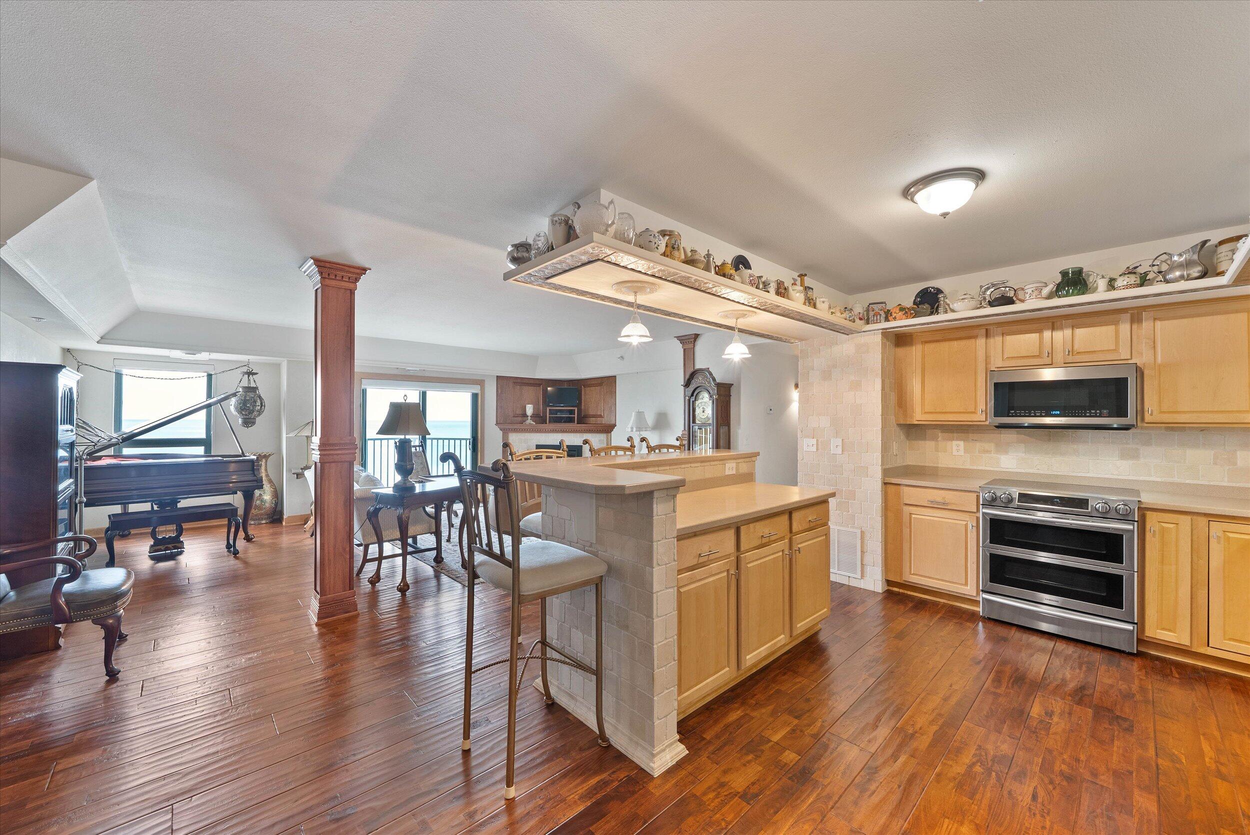 415 Lake Street, Unit 701 Port Washington, WI 53074 - Photo 2 of 16 02-Kitchen 701