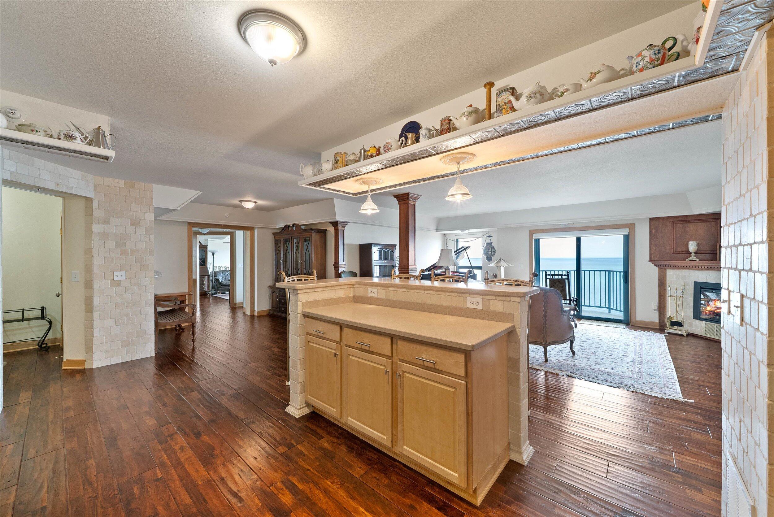 415 Lake Street, Unit 701 Port Washington, WI 53074 - Photo 3 of 16 03-Kitchen 701