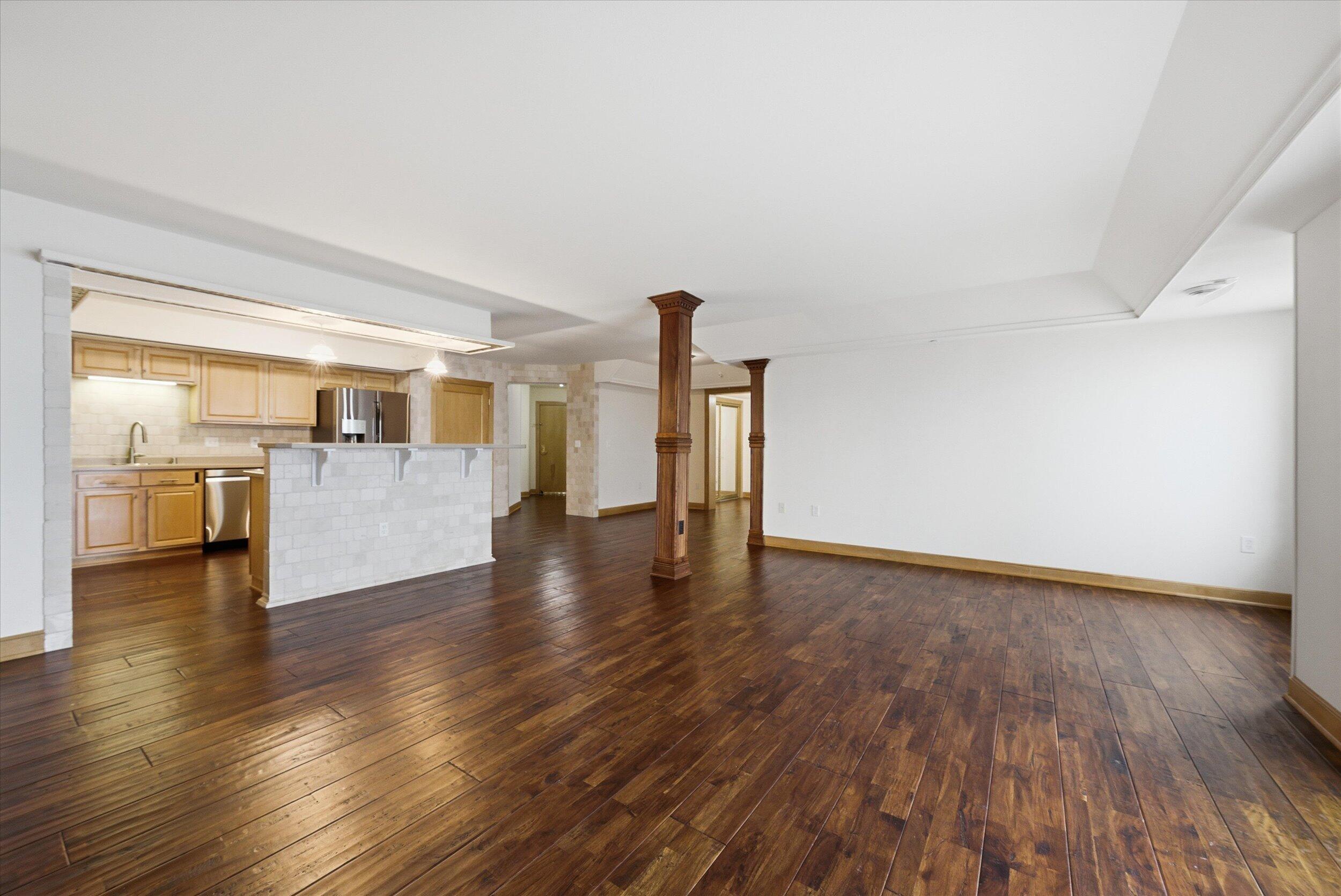 415 Lake Street, Unit 701 Port Washington, WI 53074 - Photo 6 of 31 Great room
