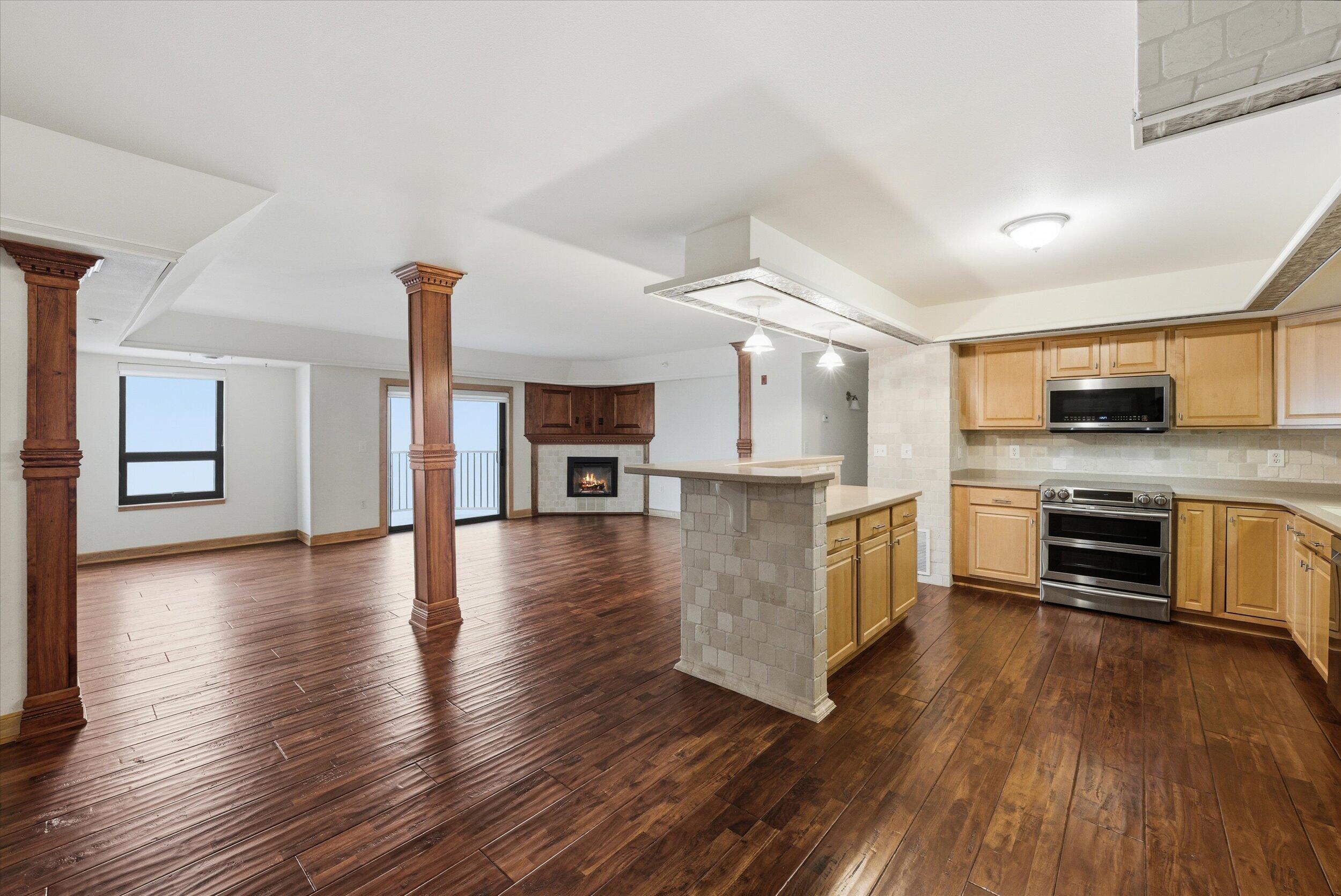 415 Lake Street, Unit 701 Port Washington, WI 53074 - Photo 8 of 31 Open concept Kitchen
