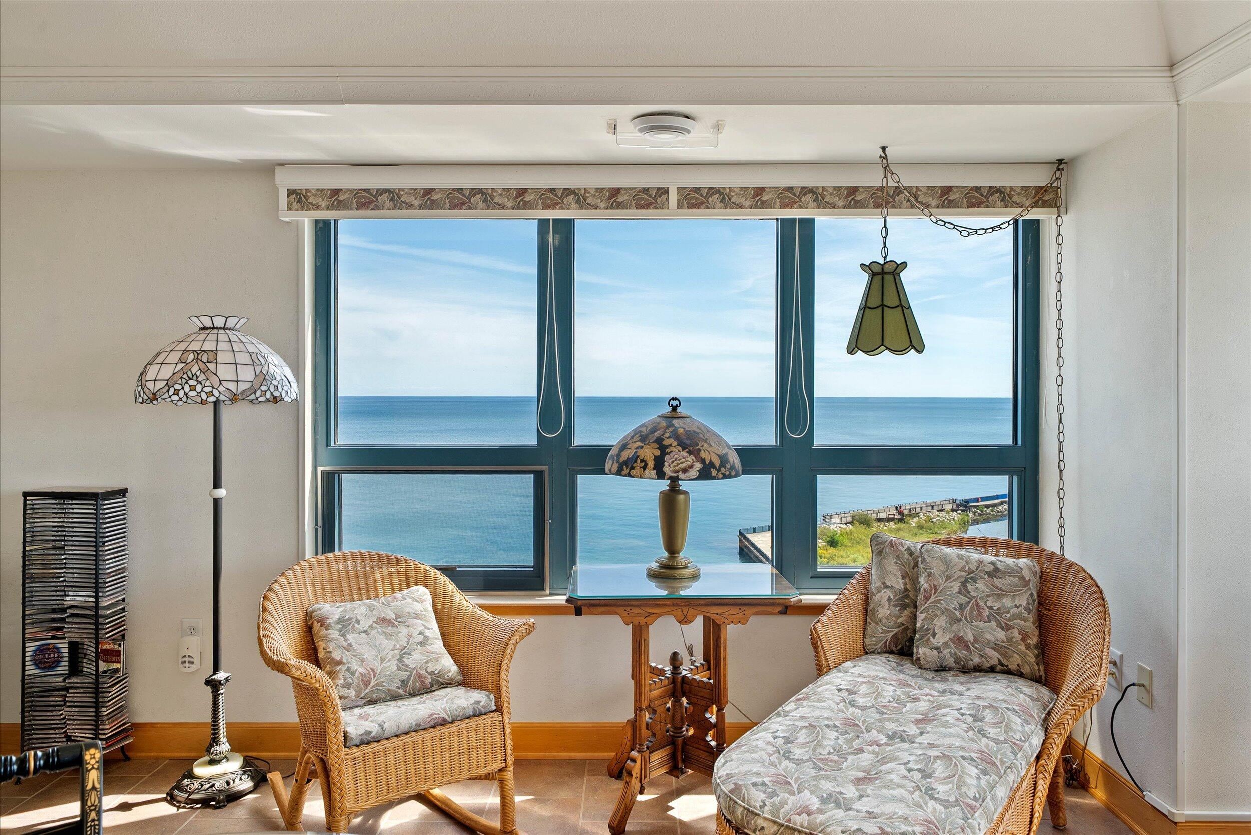 415 Lake Street, Unit 701 Port Washington, WI 53074 - Photo 9 of 16 09-Lake View 701