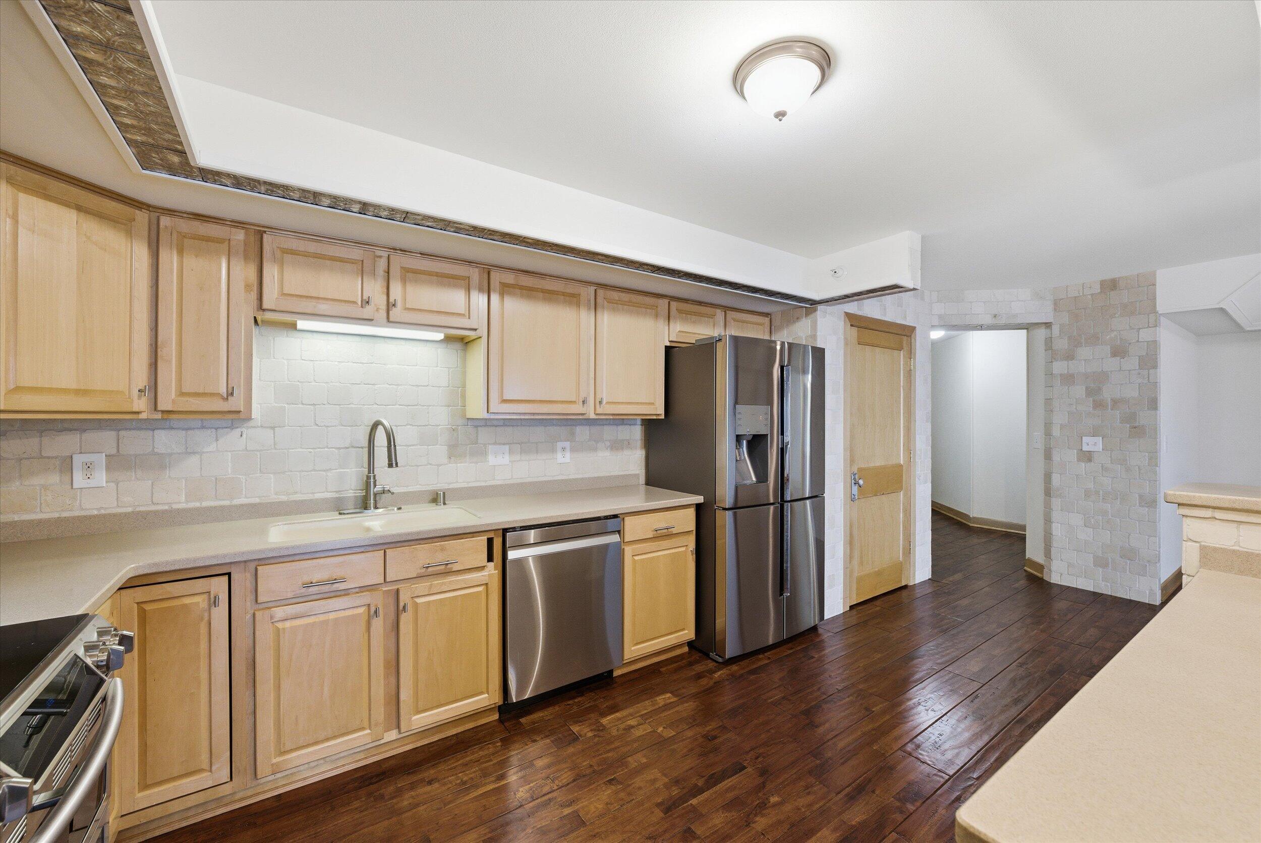 415 Lake Street, Unit 701 Port Washington, WI 53074 - Photo 10 of 31 Kitchen