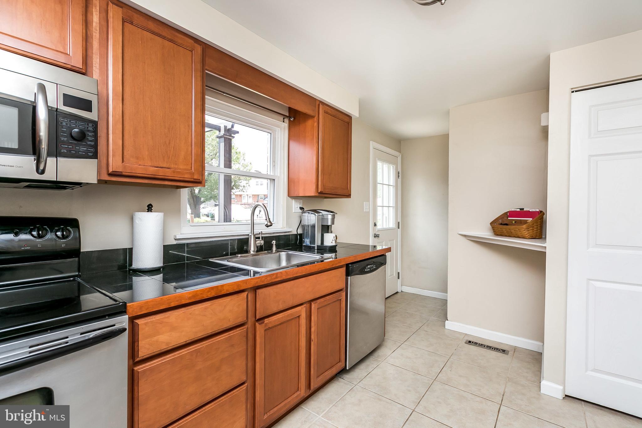 5652 Chelwynd Road Halethorpe, MD 21227 - Photo 11 of 35
