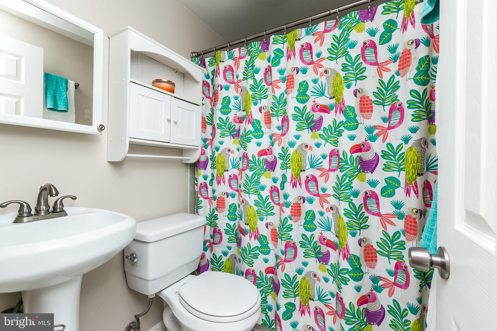 5652 Chelwynd Road Halethorpe, MD 21227 - Photo 22 of 35 Upper level full bath