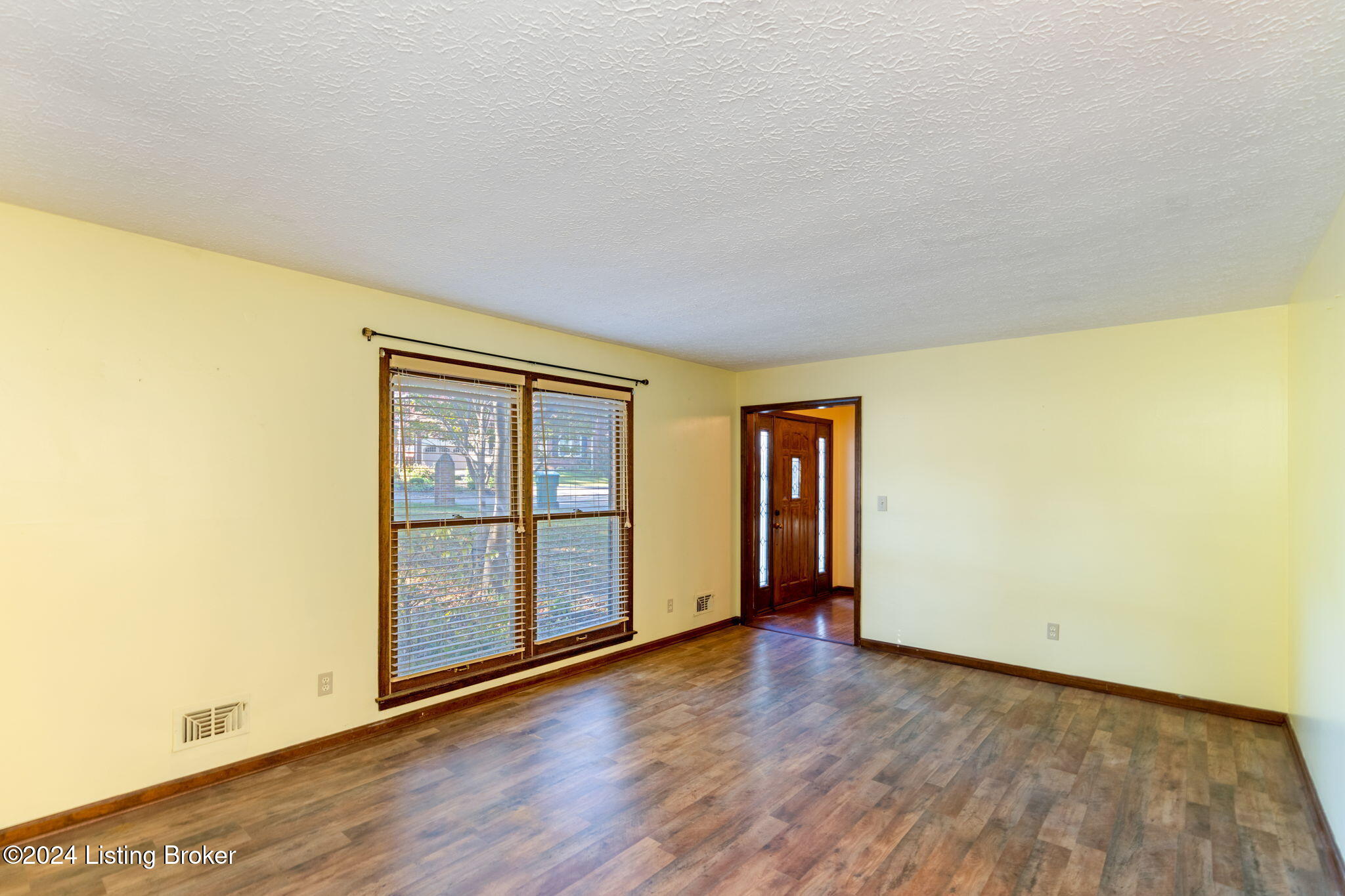 6903 Deep Spring Court Louisville, KY 40228 - Photo 7 of 51 6903 Deep Spring Ct-4