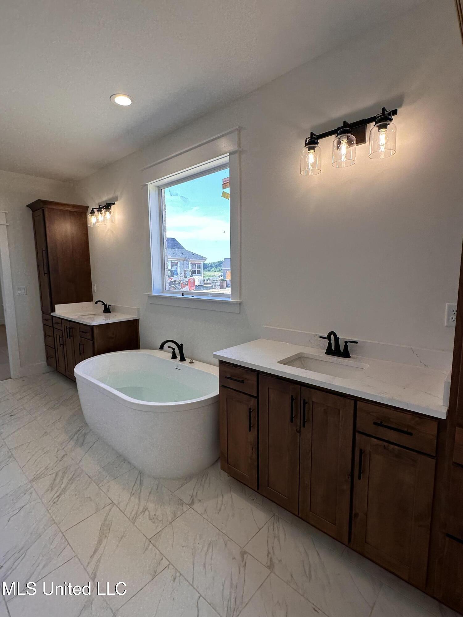 4391 Brooke Drive Nesbit, MS 38651 - Photo 19 of 27 Primary Bath