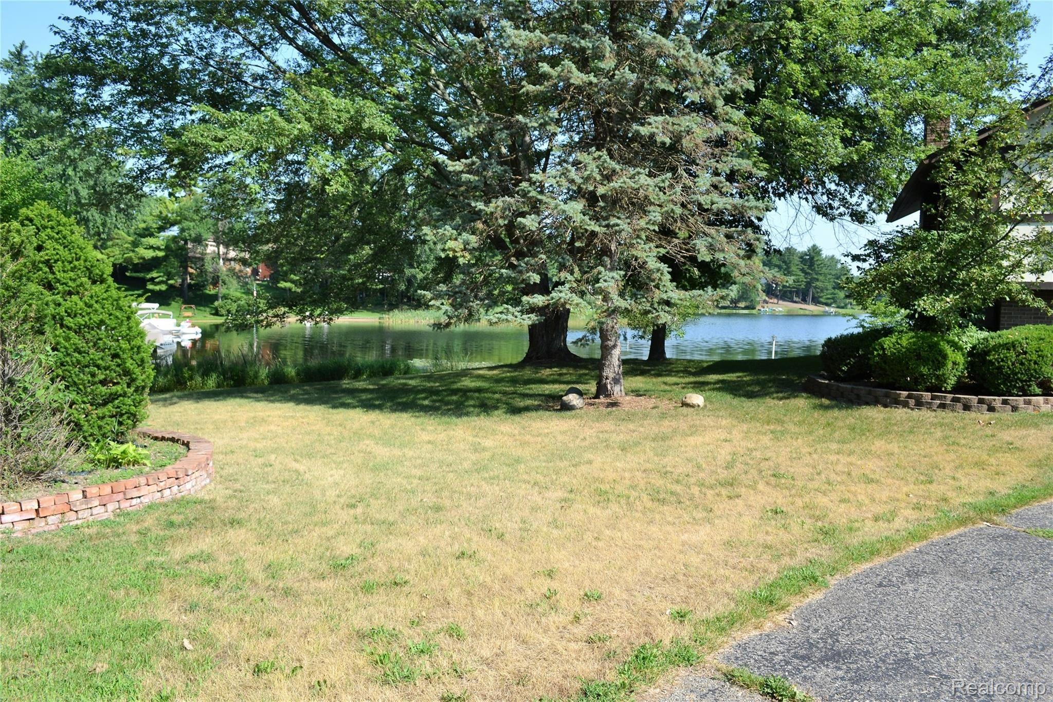 10901 Culver Road Brighton, MI 48114 - Photo 38 of 57 DSC_0407.JPG