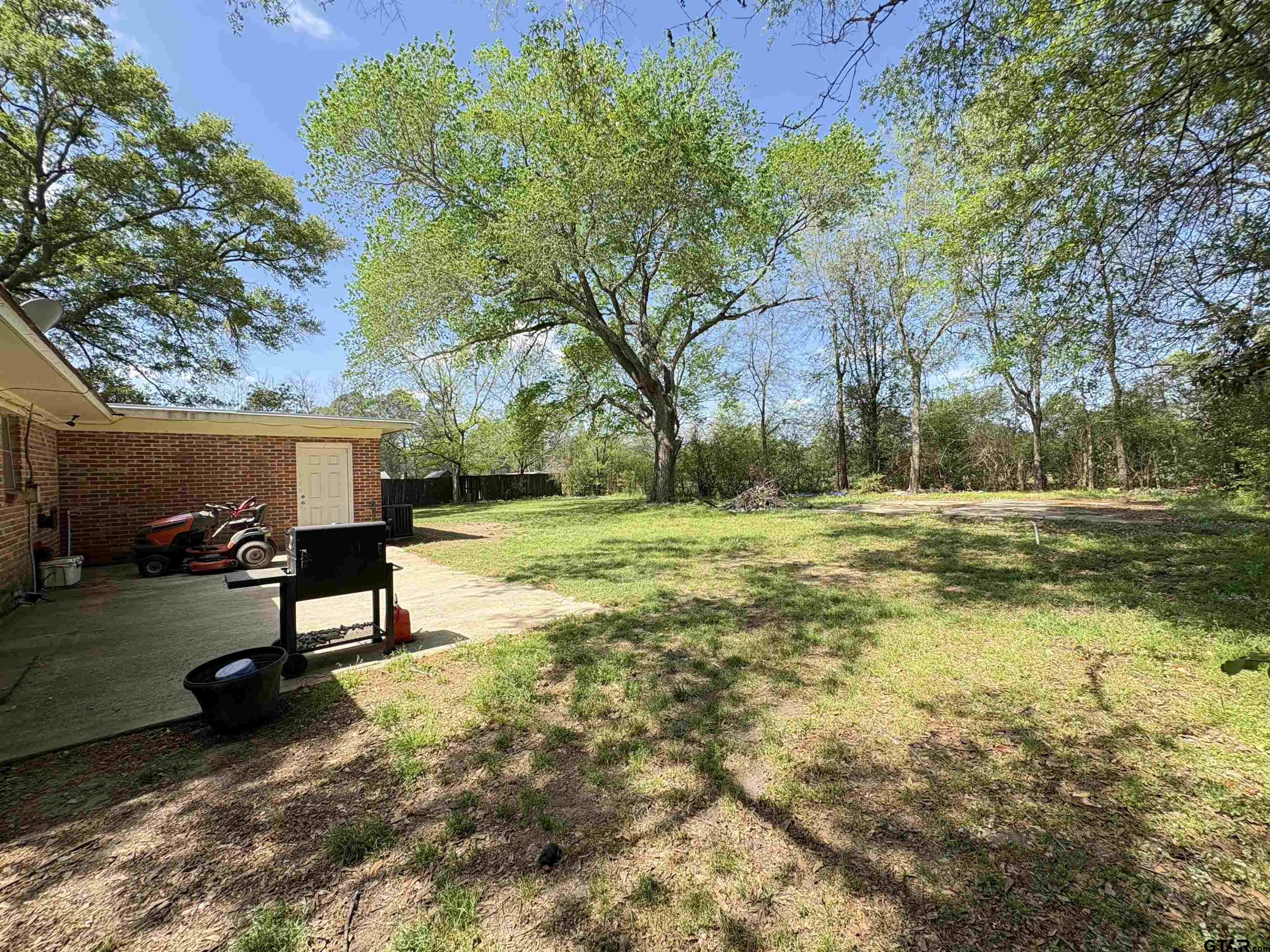 409 East Main Street Omaha, TX 75571 - Photo 15 of 15 a view of a park with large trees