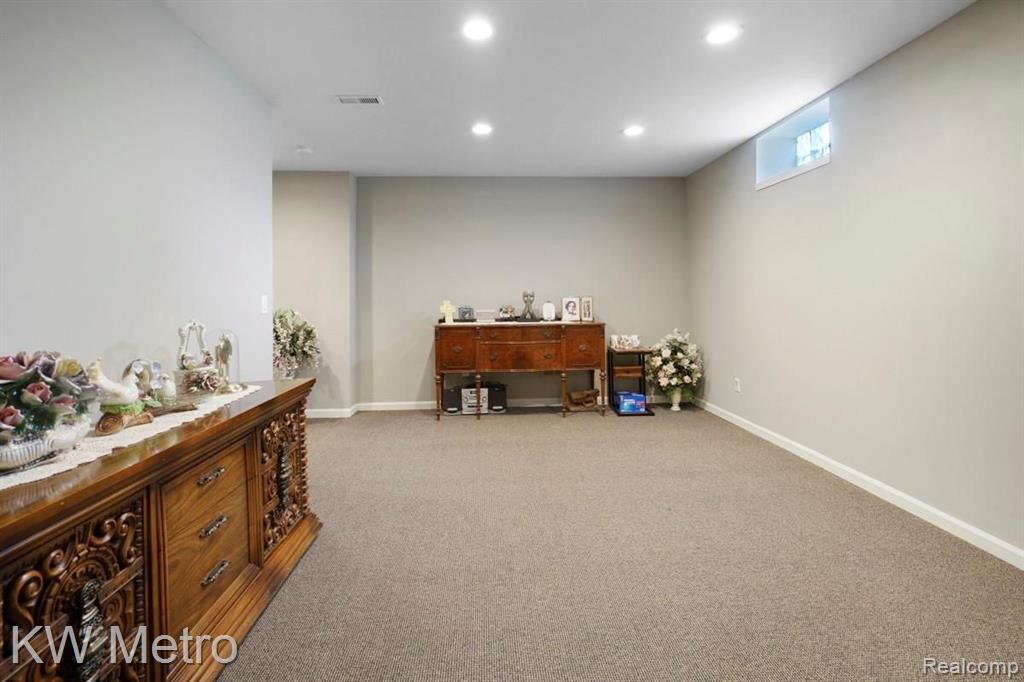 36915 Valley Ridge Drive Farmington Hills, MI 48331 - Photo 31 of 39