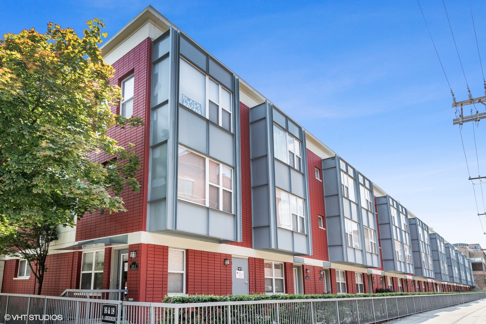 18 South Aberdeen Street, Unit 2 Chicago, IL 60607 - Photo 1 of 26 a front view of a building