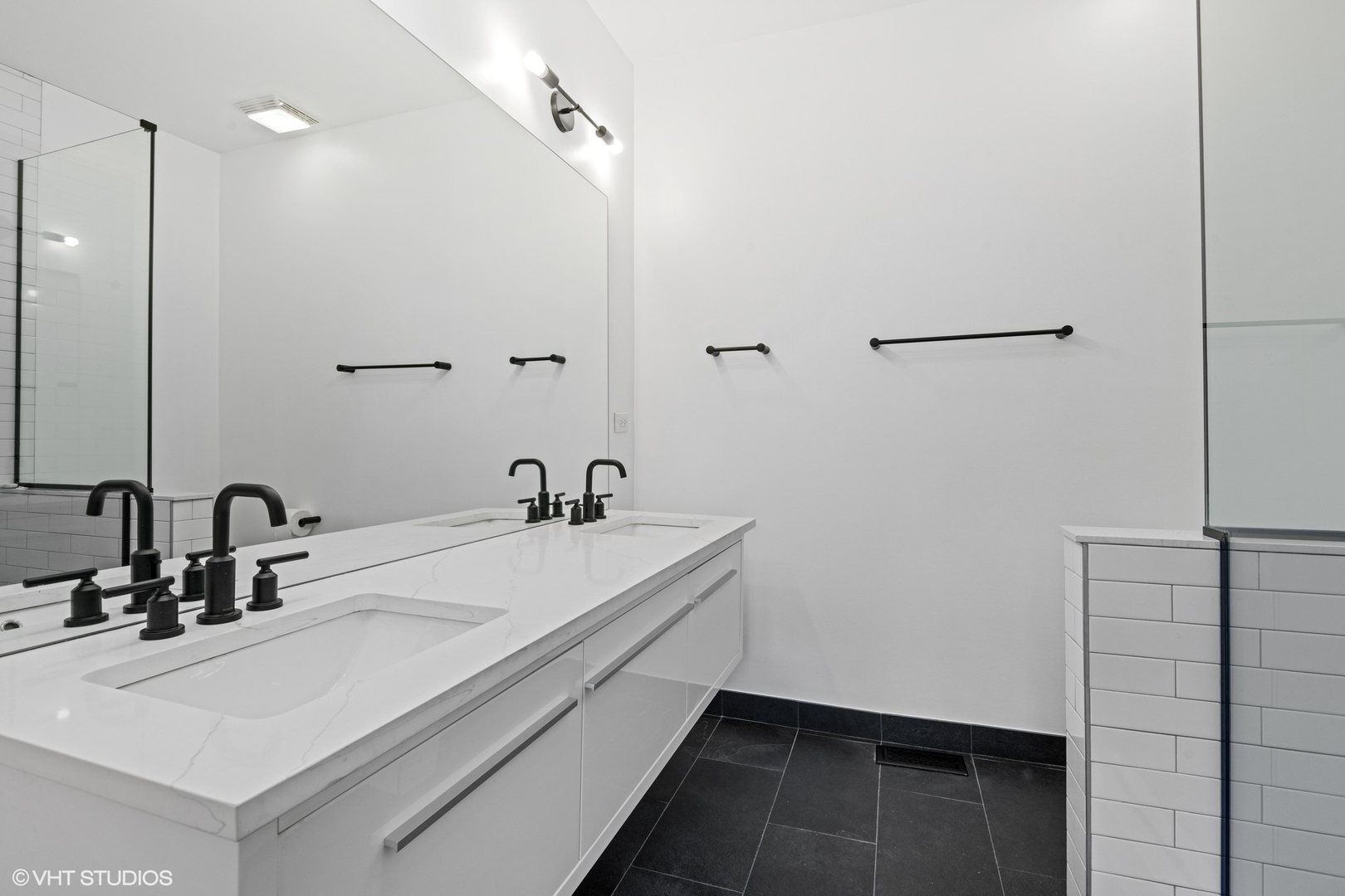 18 South Aberdeen Street, Unit 2 Chicago, IL 60607 - Photo 15 of 26 a bathroom with a sink and a mirror