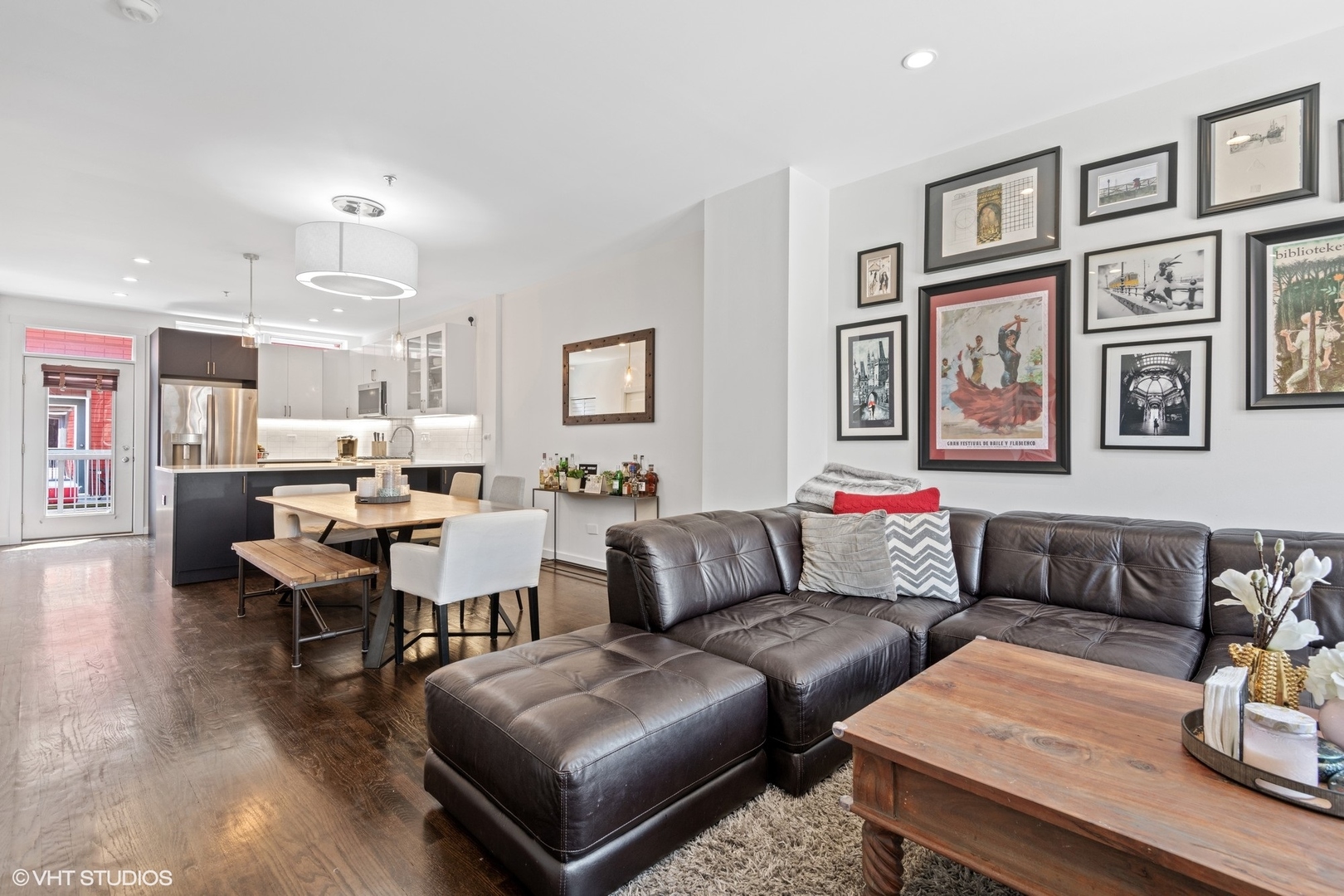 18 South Aberdeen Street, Unit 2 Chicago, IL 60607 - Photo 3 of 26 a living room with furniture and kitchen view