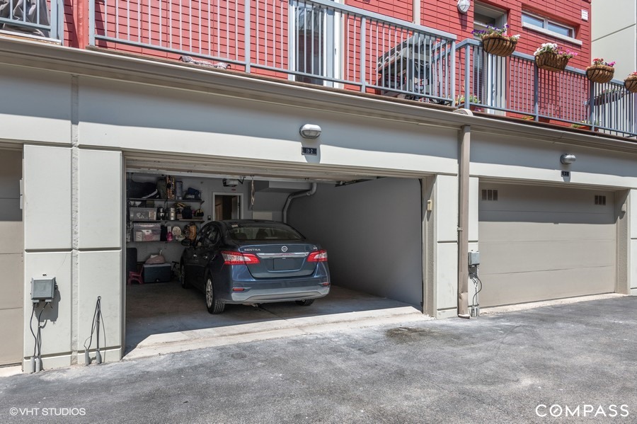18 South Aberdeen Street, Unit 2 Chicago, IL 60607 - Photo 23 of 26 a view of a garage