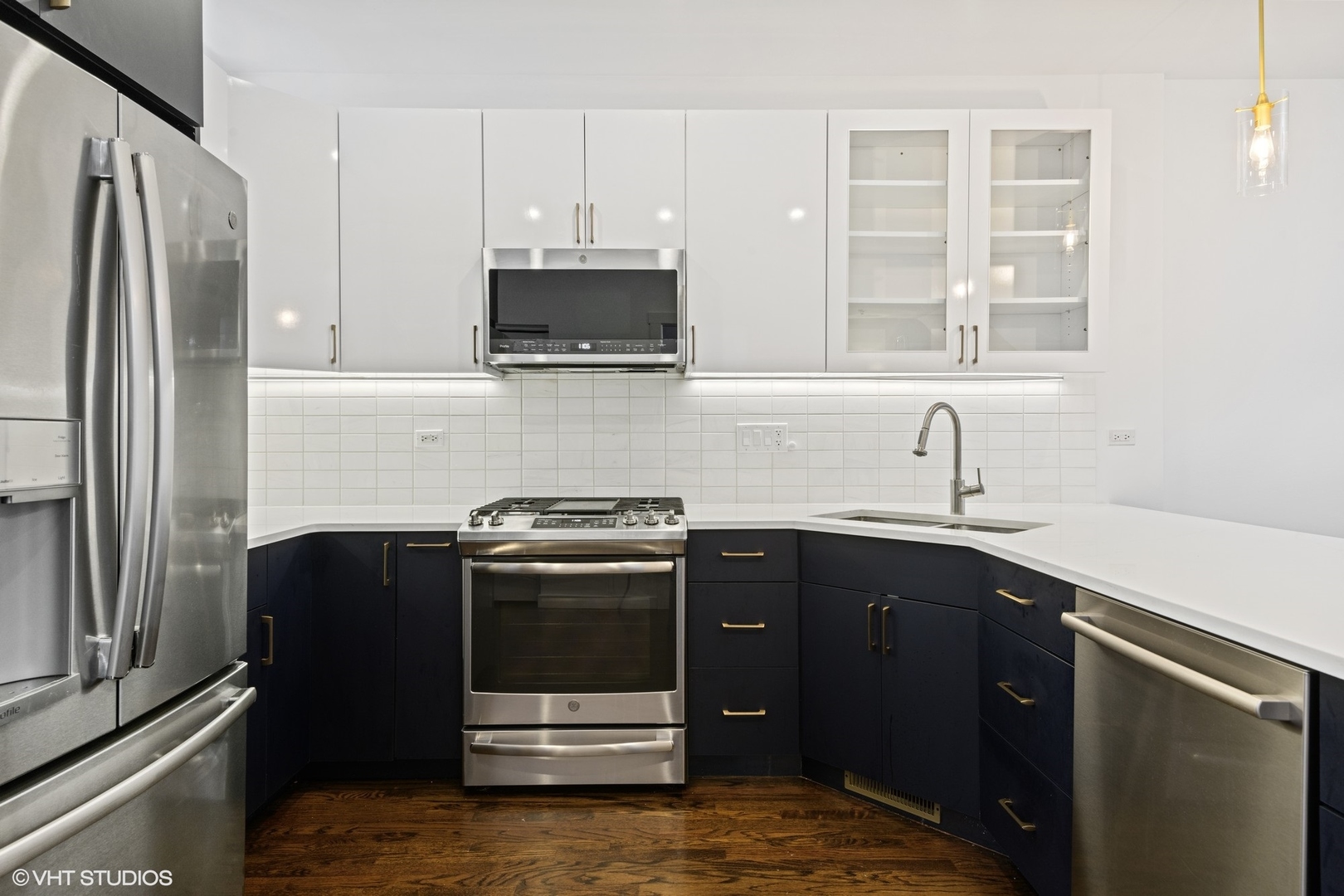18 South Aberdeen Street, Unit 2 Chicago, IL 60607 - Photo 7 of 26 a kitchen with stainless steel appliances a sink stove and refrigerator