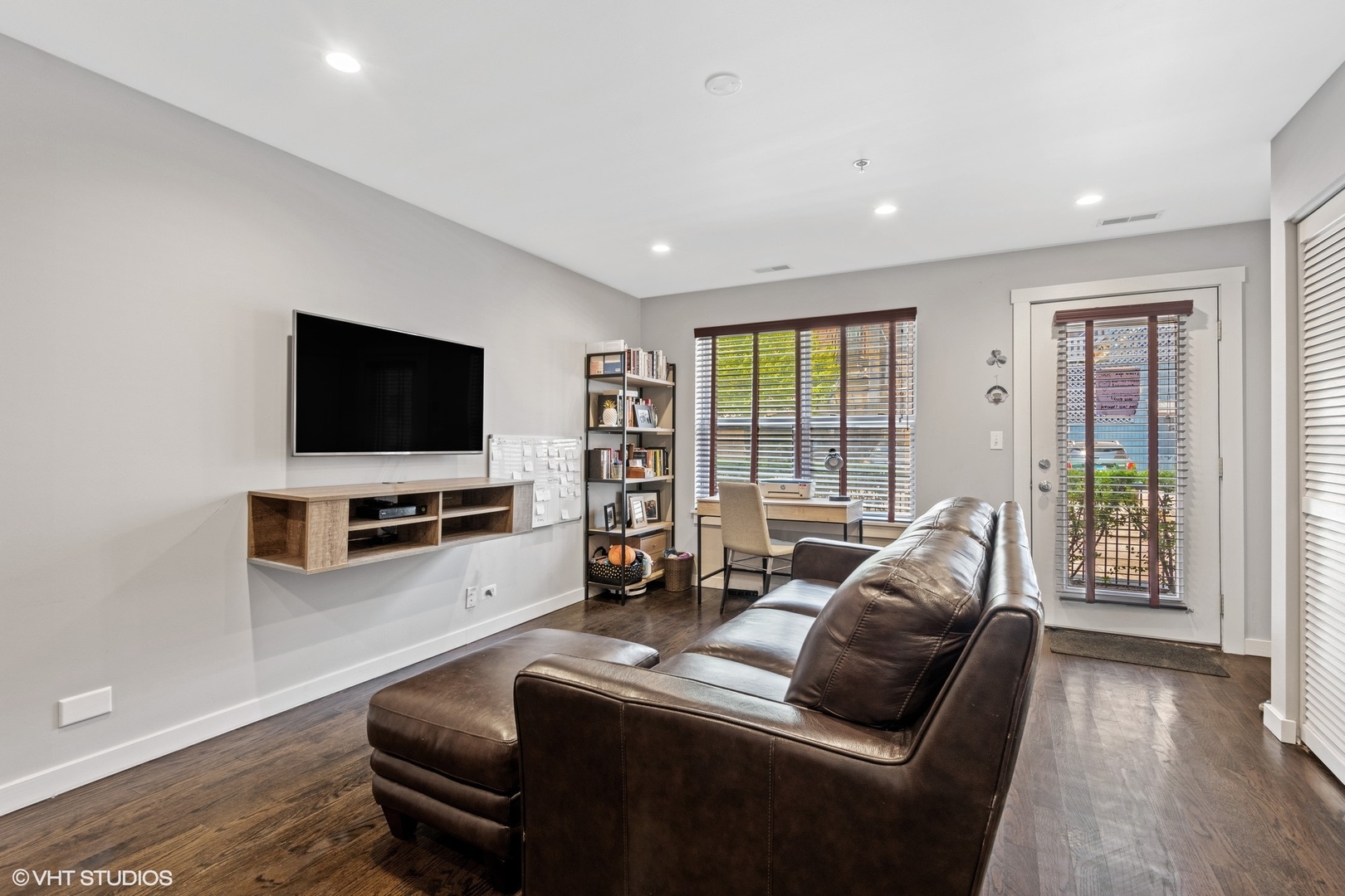 18 South Aberdeen Street, Unit 2 Chicago, IL 60607 - Photo 9 of 26 a living room with furniture and a flat screen tv