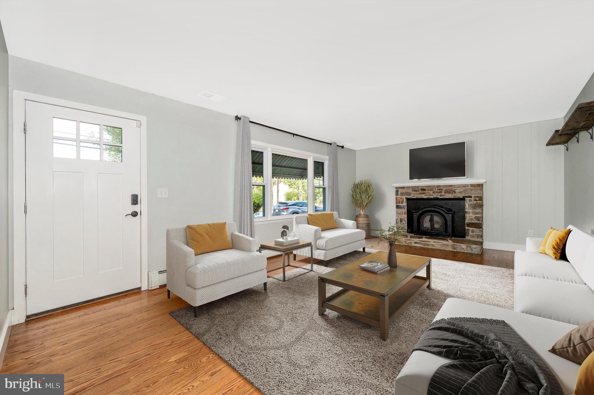 5615 Jefferson Boulevard Frederick, MD 21703 - Photo 5 of 38 Living Room