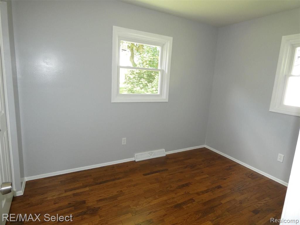 5105 East Carpenter Road Flint, MI 48506 - Photo 17 of 19