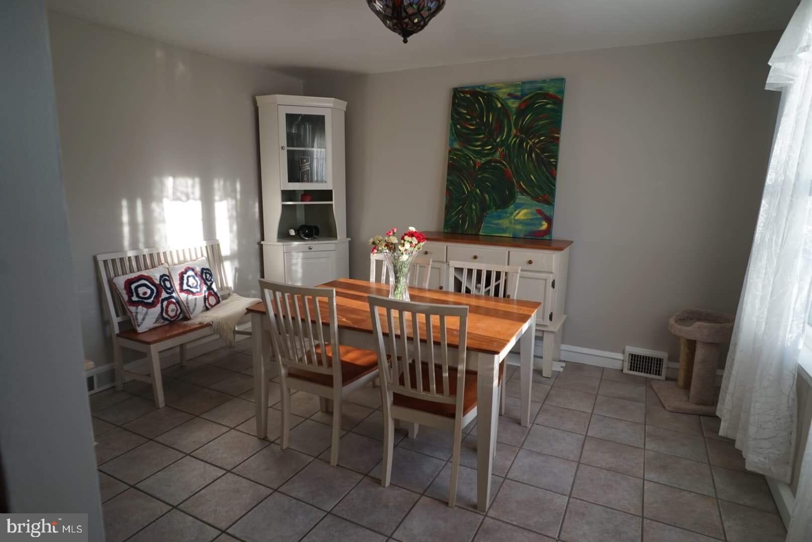 241 Rodmor Road Havertown, PA 19083 - Photo 3 of 20