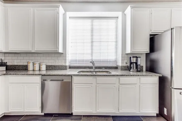 $2,400 | 10305 Preston Vineyard Drive, Frisco, TX 75035