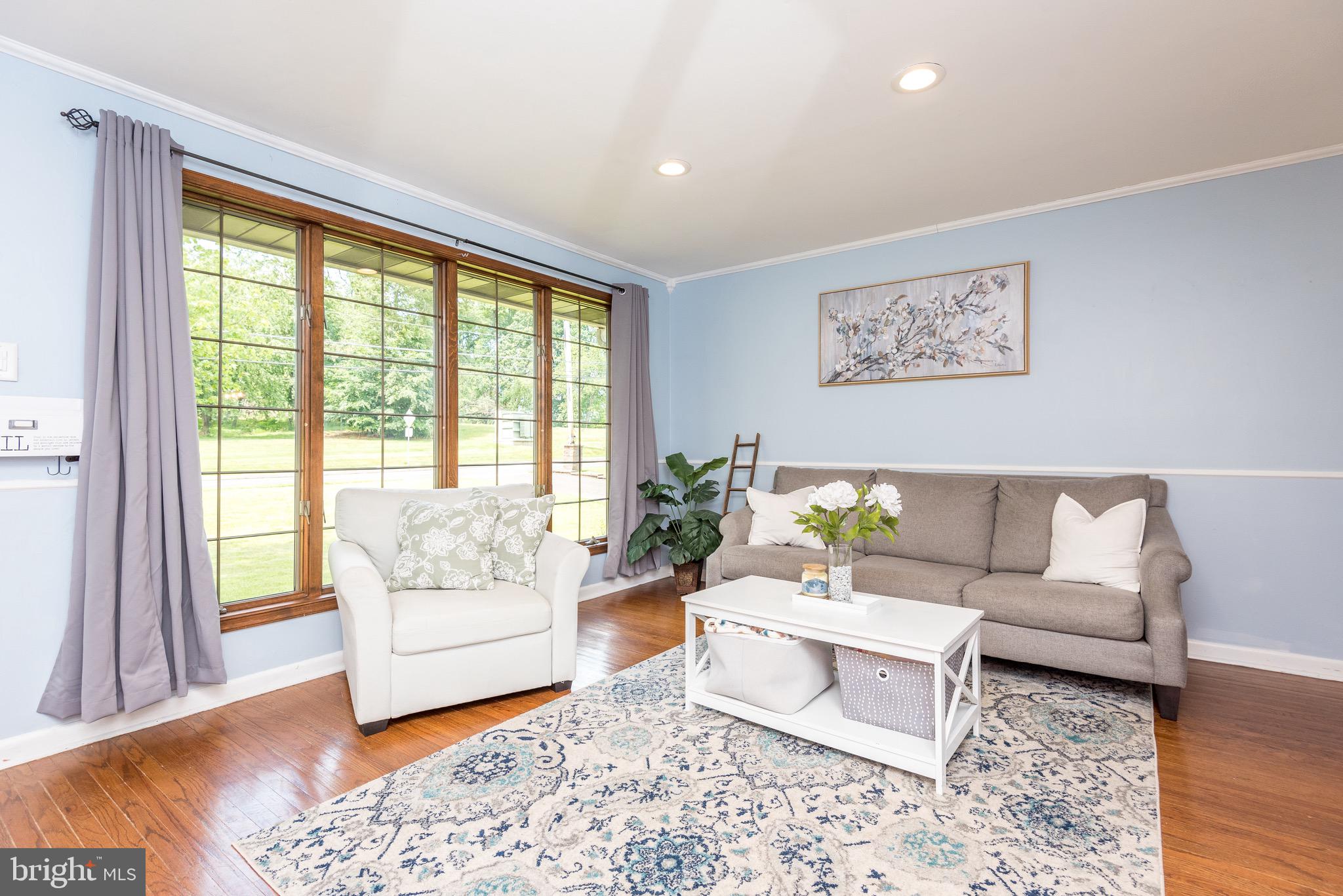 387 South Norristown Road Warminster, PA 18974 - Photo 3 of 39 living room area
