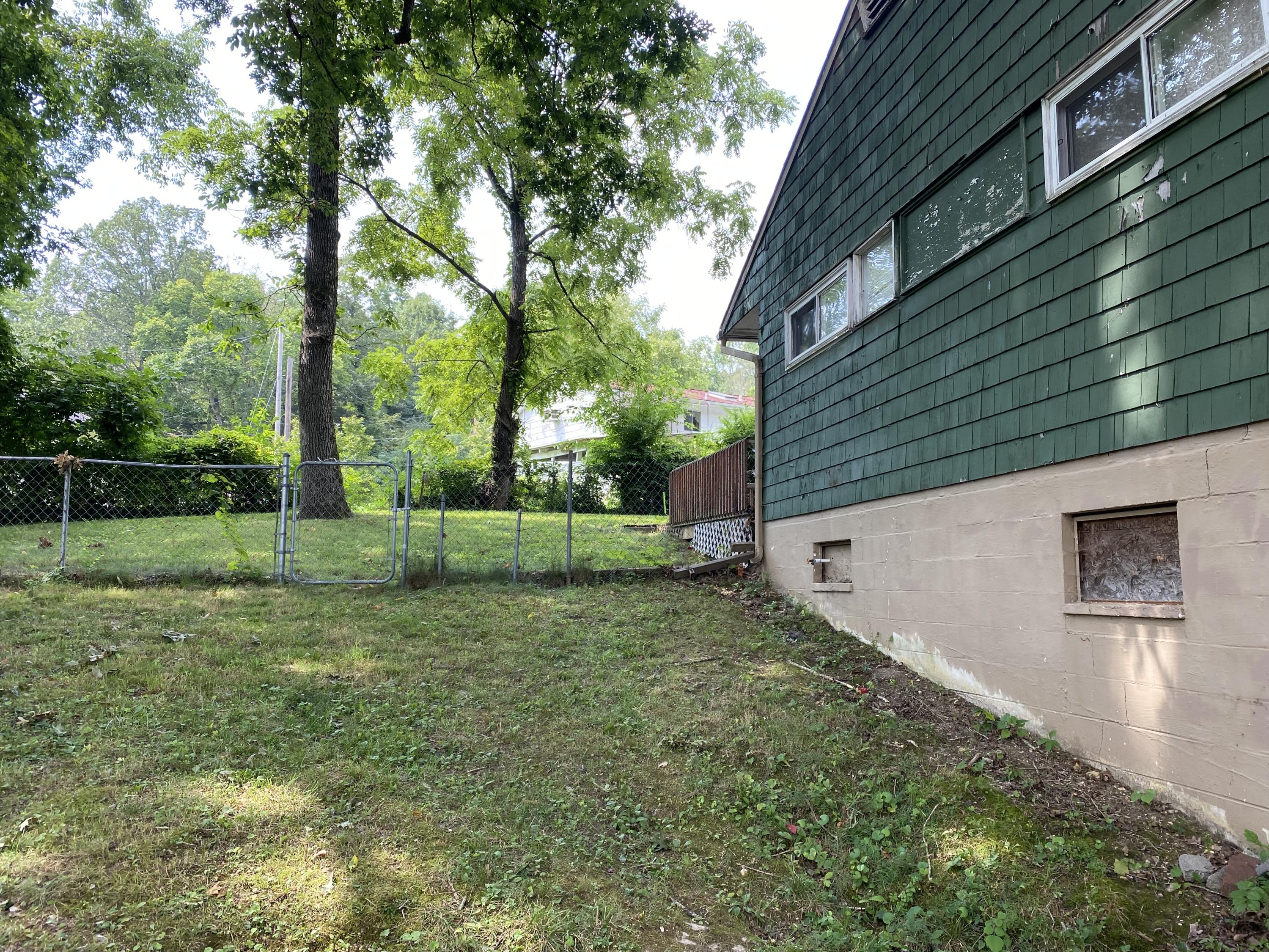 141 Johnson Road Oak Ridge, TN 37830 - Photo 4 of 12 Johnson side