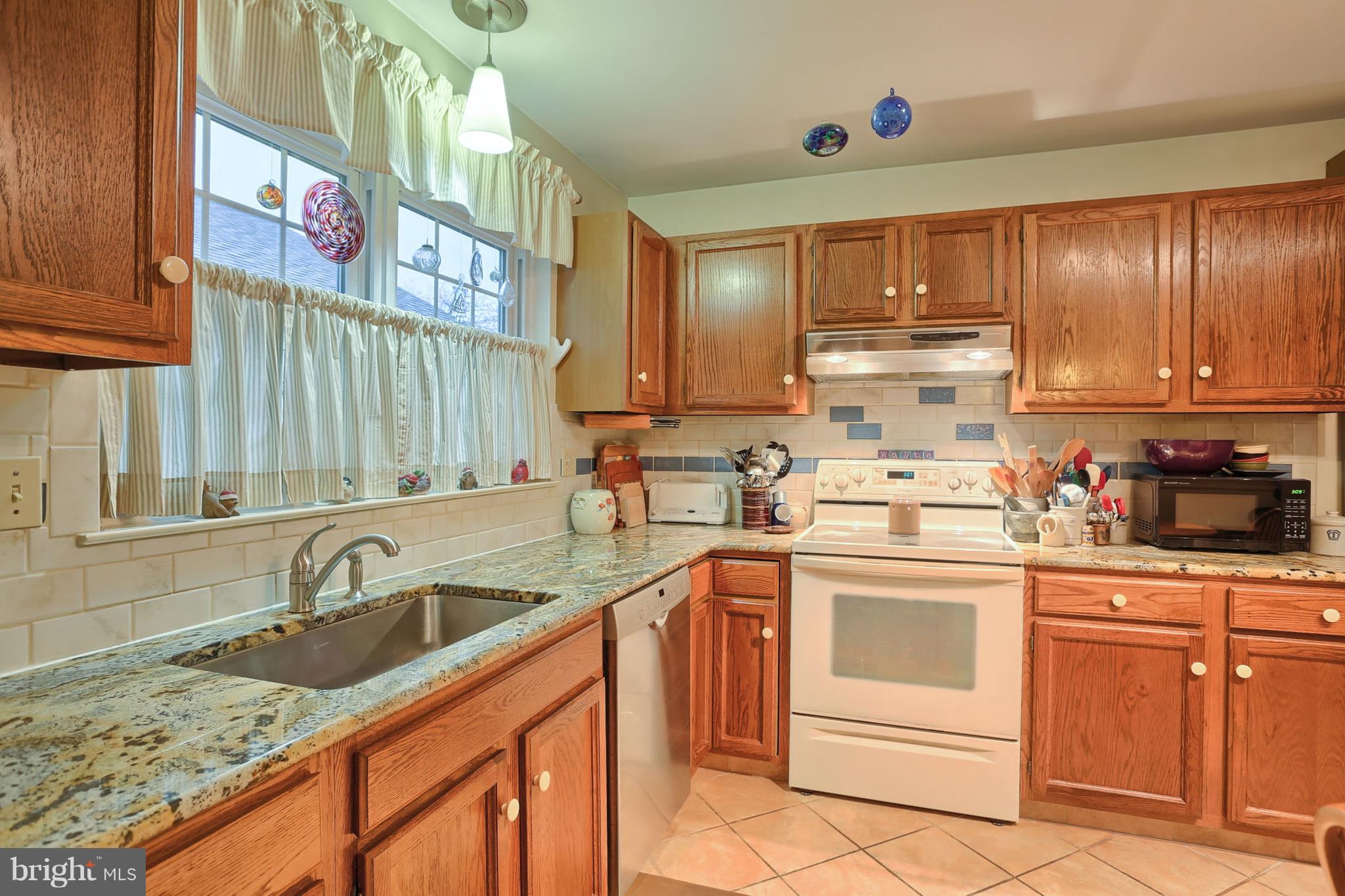 1982 Wexford Road Palmyra, PA 17078 - Photo 7 of 18 Gallery Image 7