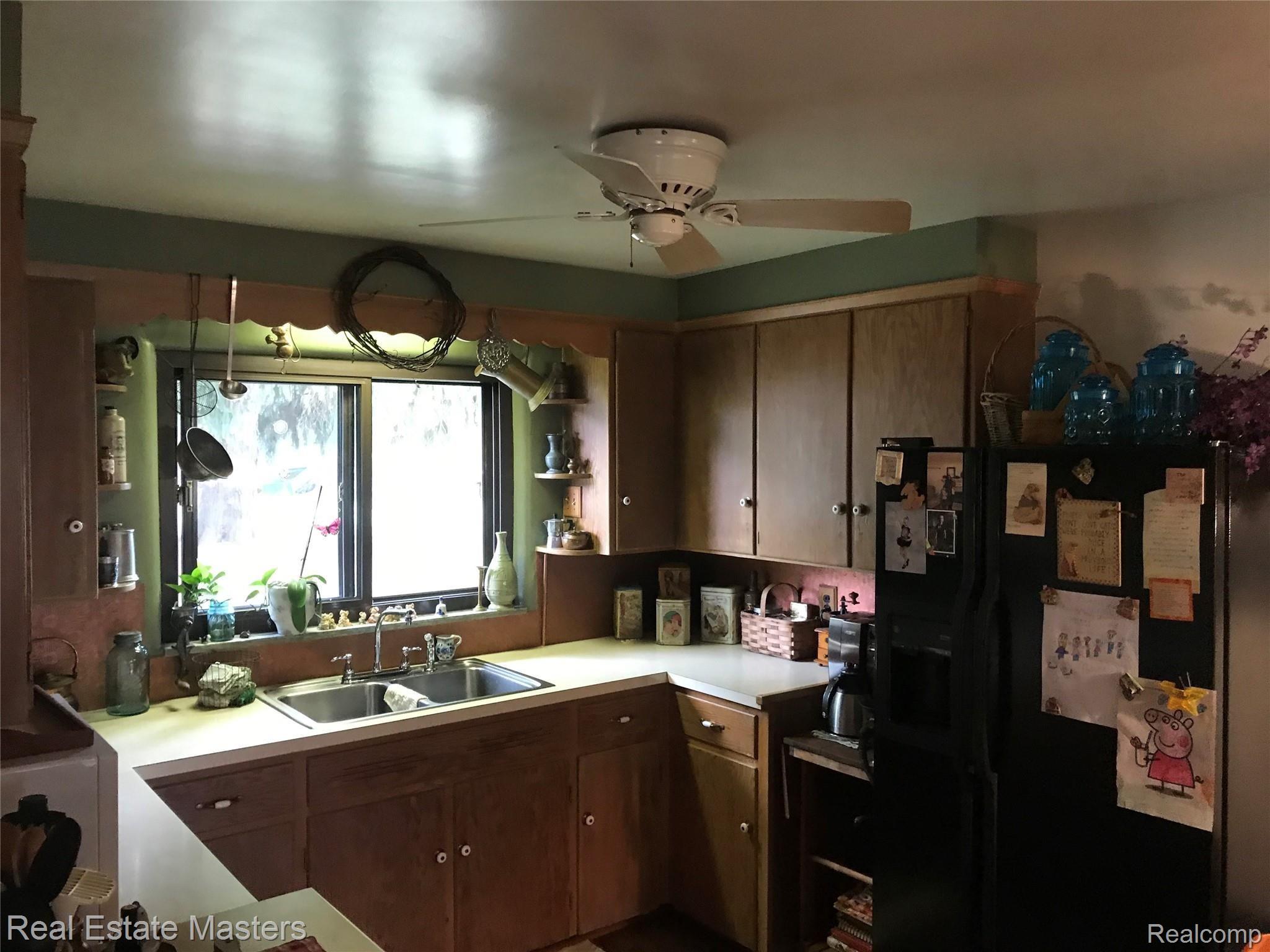 2852 Beach Road Port Huron, MI 48060 - Photo 5 of 21 b13.jpg