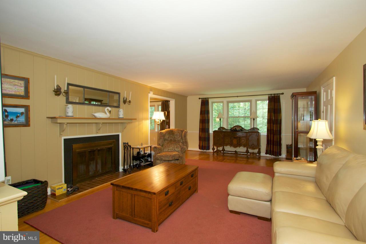 5607 Williams Road Hydes, MD 21082 - Photo 3 of 29 Living Room
