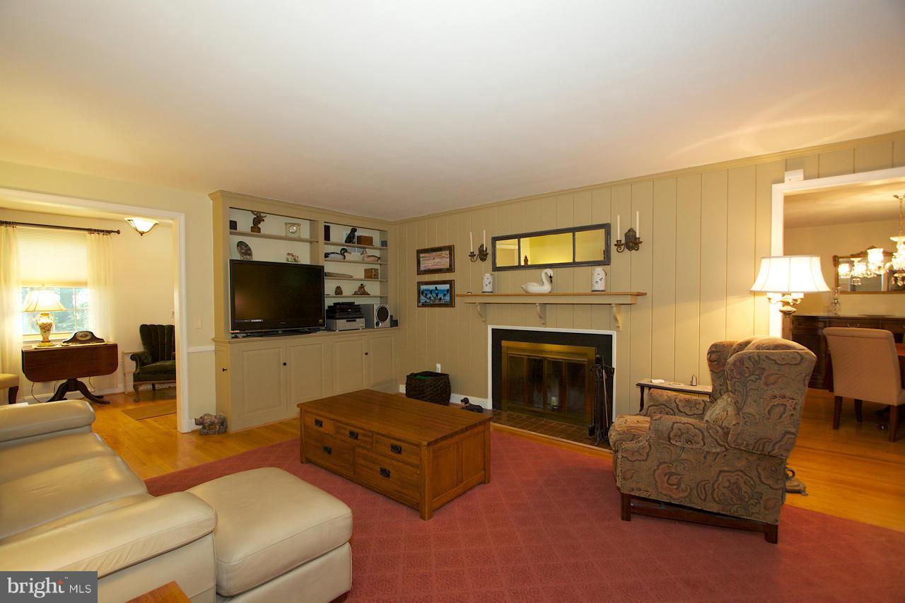 5607 Williams Road Hydes, MD 21082 - Photo 4 of 29 Living Room
