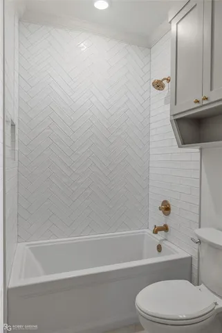 a bathroom with a toilet and a bathtub