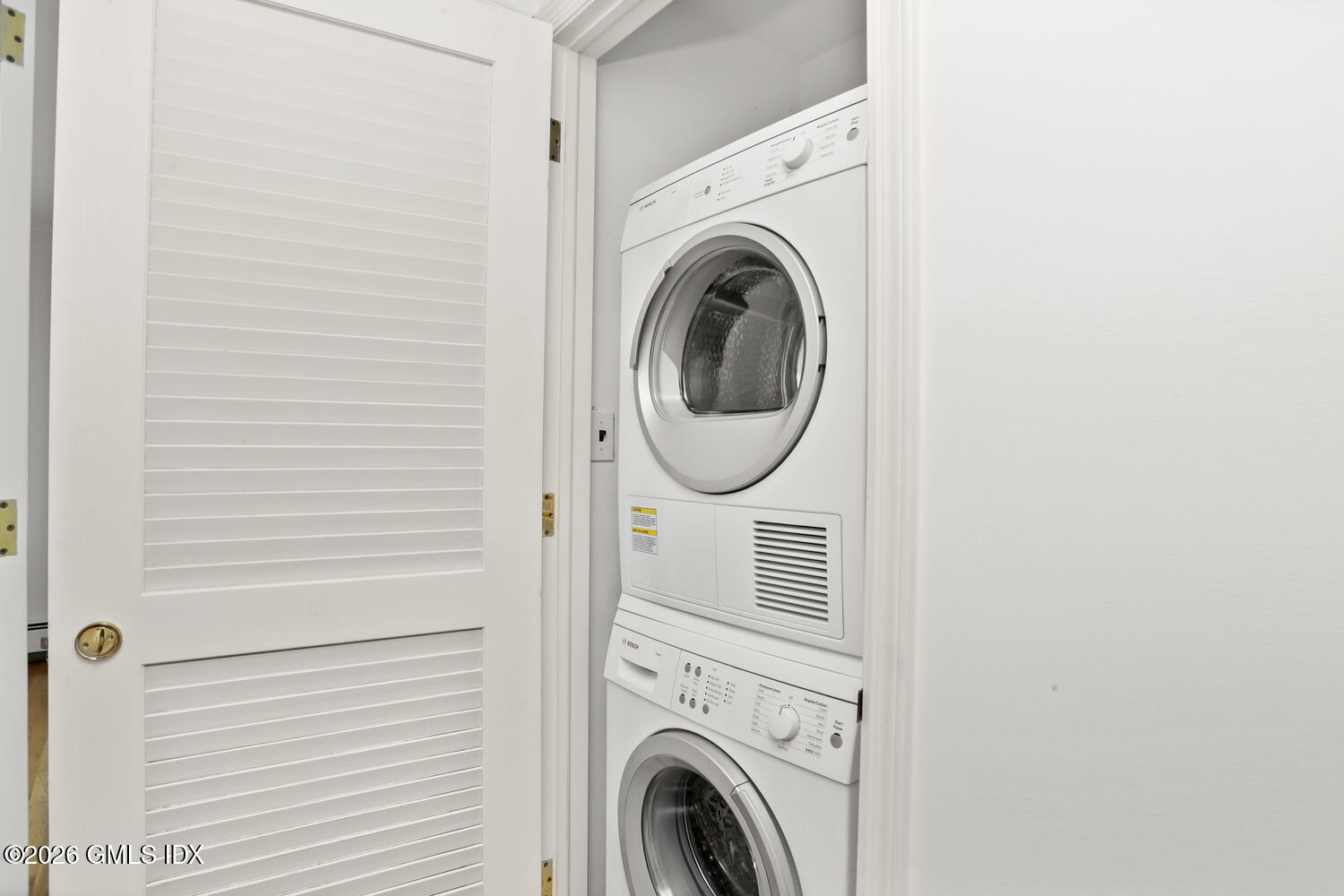 22 Grigg Street, Unit 2 Greenwich, CT 06830 - Photo 11 of 11 a utility room with dryer and washer