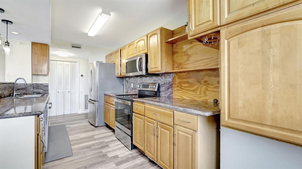 4400 Hillcrest Drive, Unit 719C Hollywood, FL 33021 - Photo 17 of 39