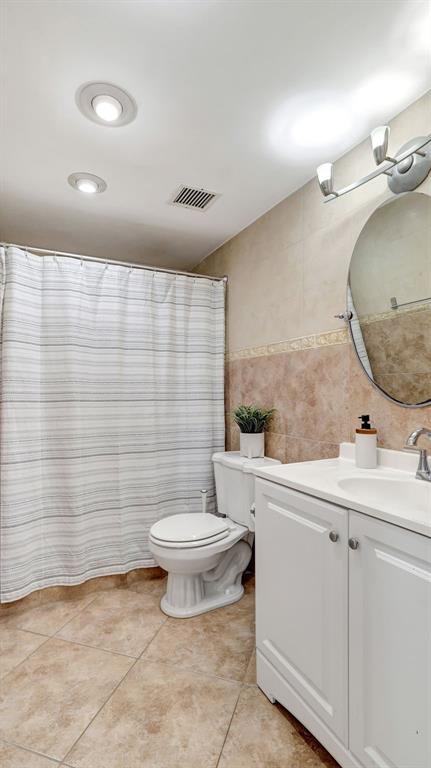 4400 Hillcrest Drive, Unit 719C Hollywood, FL 33021 - Photo 32 of 39 a bathroom with a sink a toilet and shower