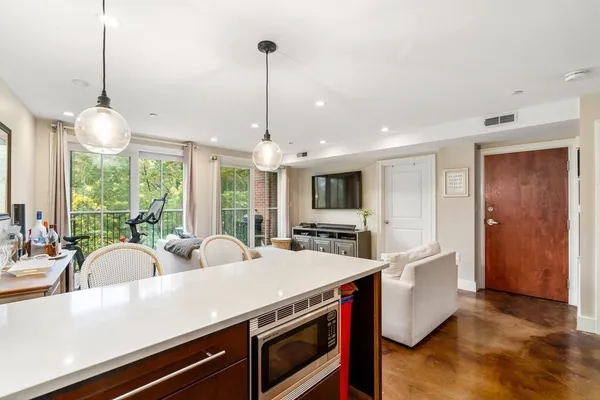 $5,000 | 64-66 Salem Street, Unit 4R, Boston, MA 02113