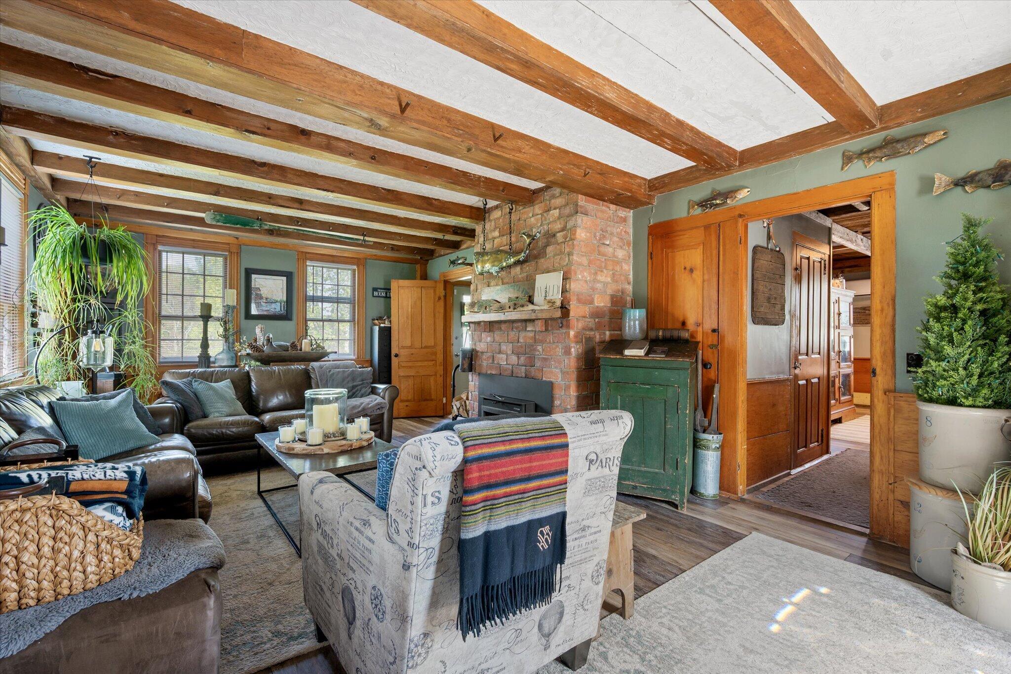 2103 Highway 1 Sullivan, ME 04664 - Photo 24 of 49 Living Room