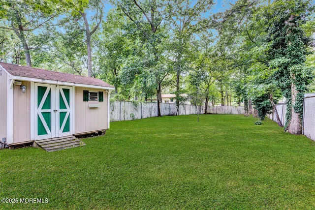 a view of a house with backyard and garden